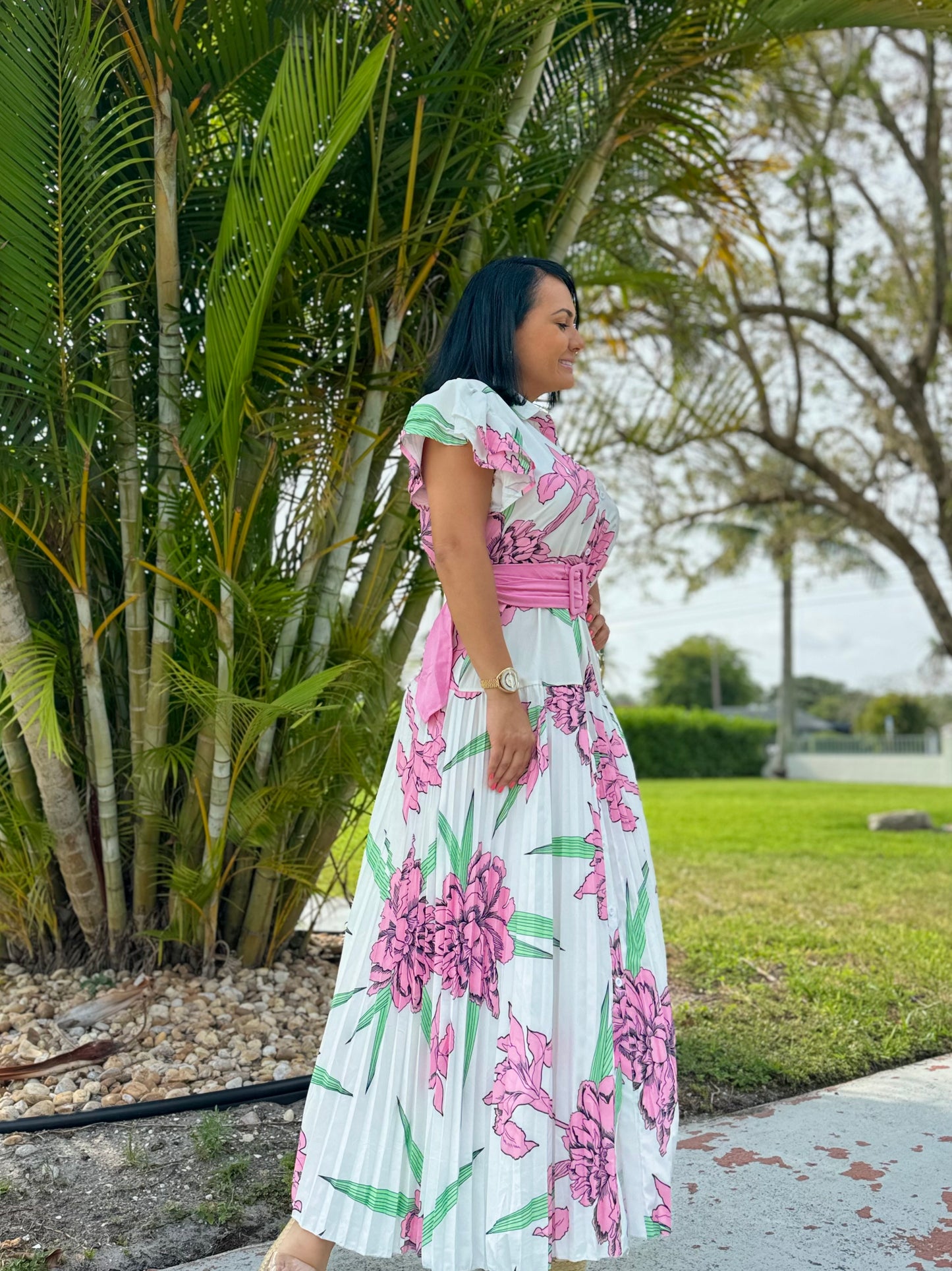 Vestido de flores y cinturón