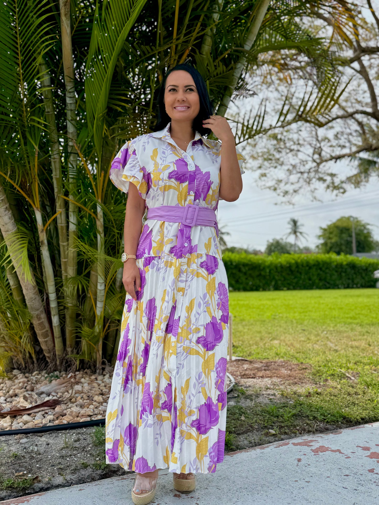 Vestido de flores y cinturón