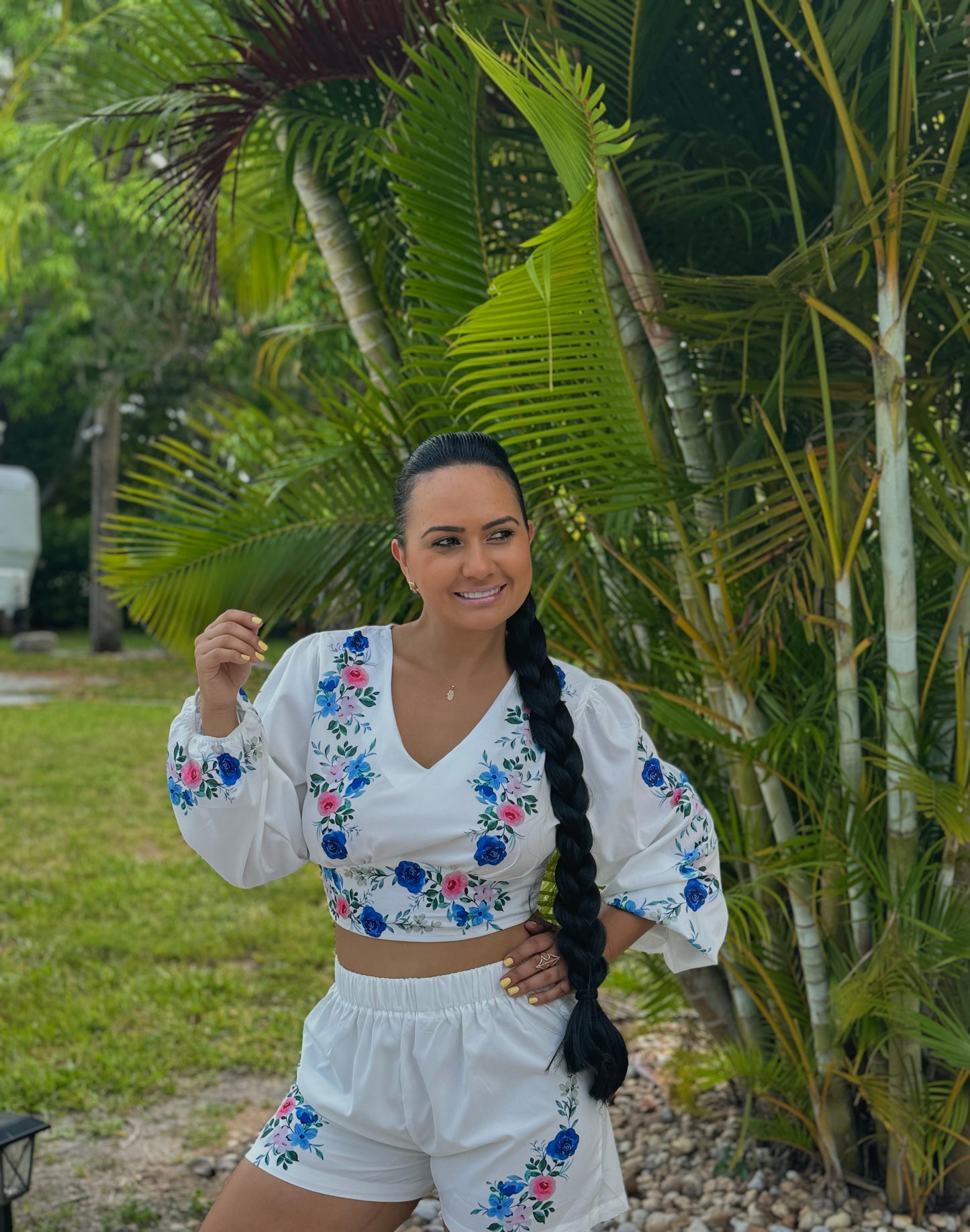 Set de short y blusa corta, con estampado de flores